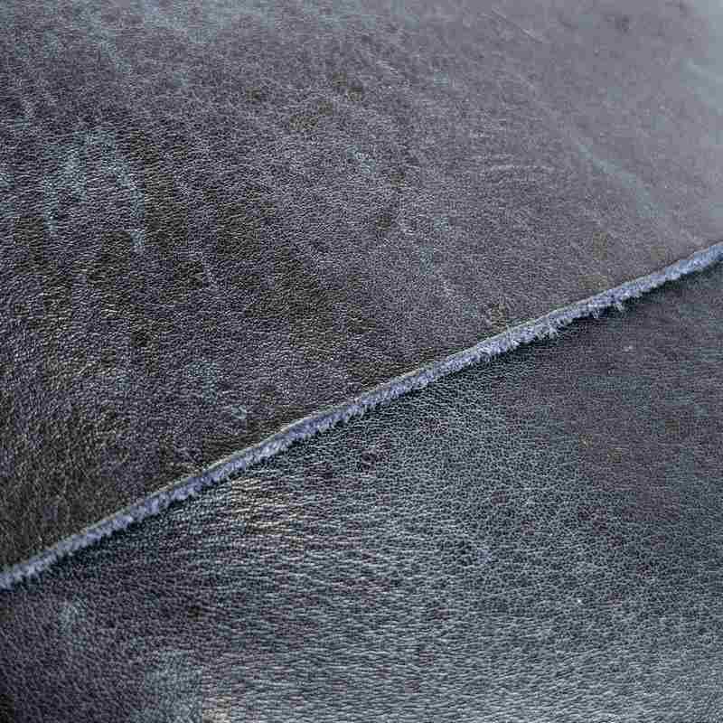 Ashwood Leather Crossbody Bag Medium Navy D-101 NAVY detail