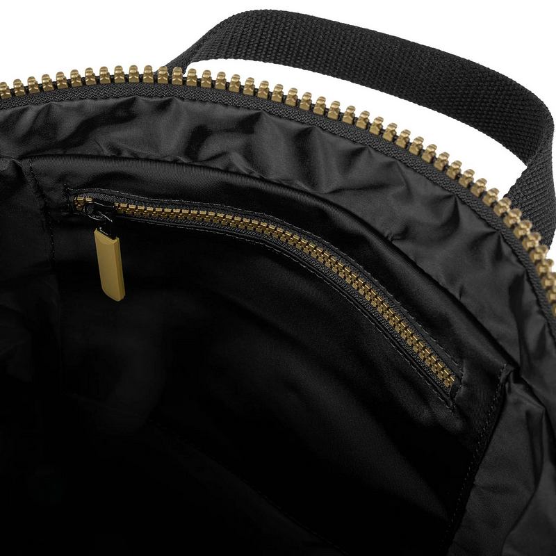 Canfield B Sustainable Medium Gold Label Black internal zip pocket