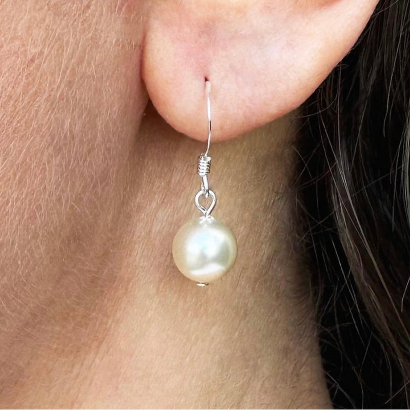 Carrie Elspeth Jewellery Ivory Floating Pearl Earrings EH1985 on model