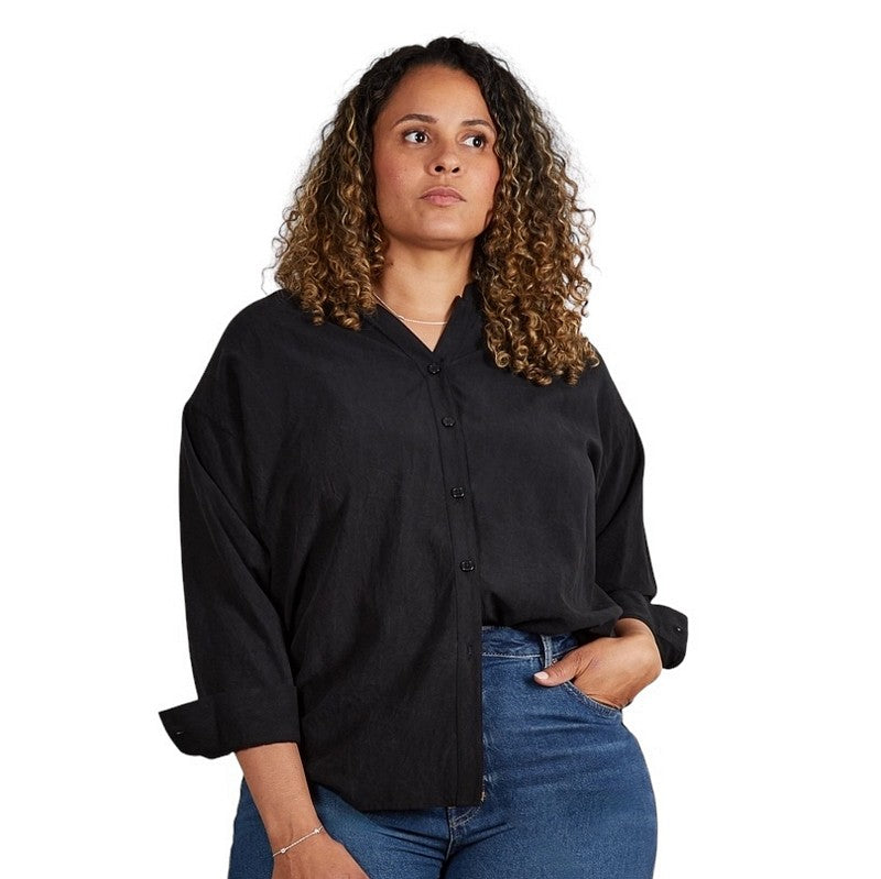 Chalk Clothing Hettie Shirt Black on model front
