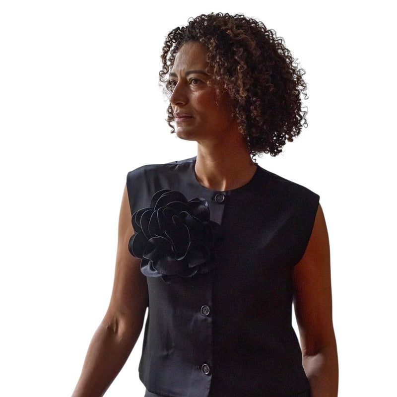 Chalk Clothing Hove Flower Brooch in Black on model 1