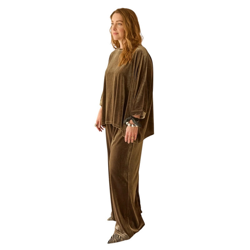 Chalk Clothing Tabby Velour Pant Truffle One Size on model side