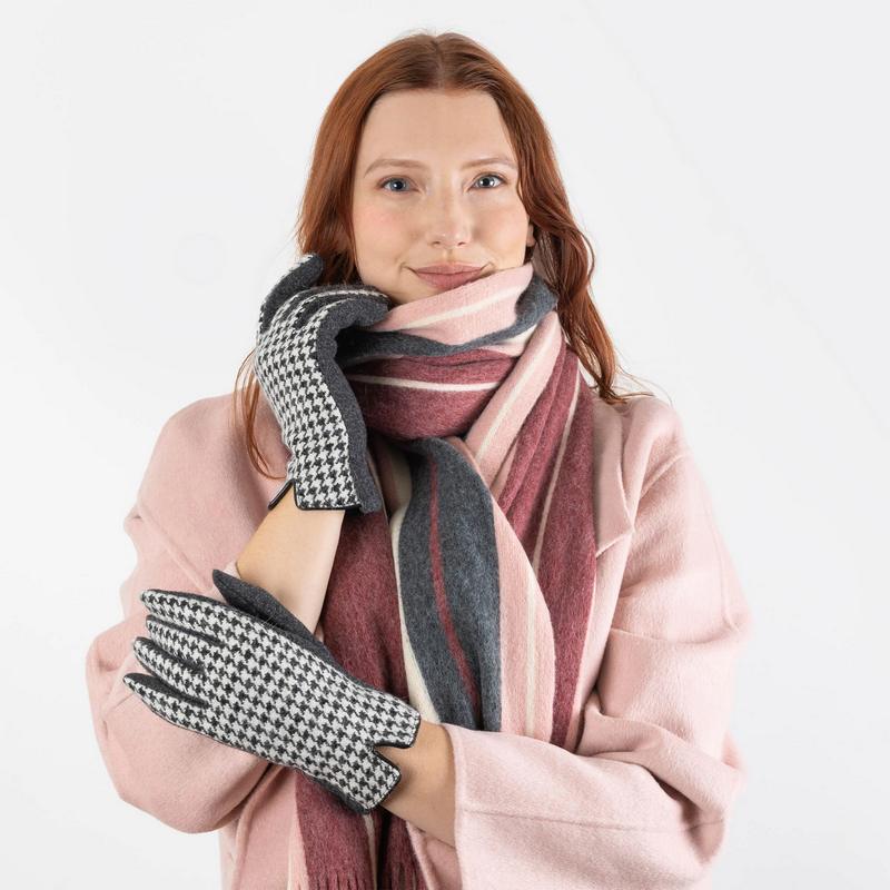 Dents Dogtooth Fabric Back Glove Black 6-4285-BLACK on model