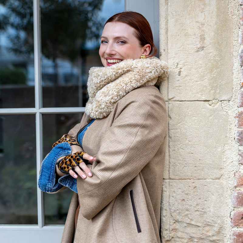 Dents Teddy Fur Snood Natural 3-3550 on model