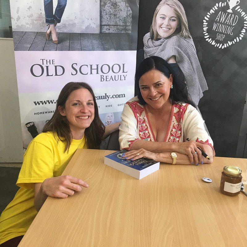 Diana Gabaldon - Outlander 4 - Drums Of Autumn book signing