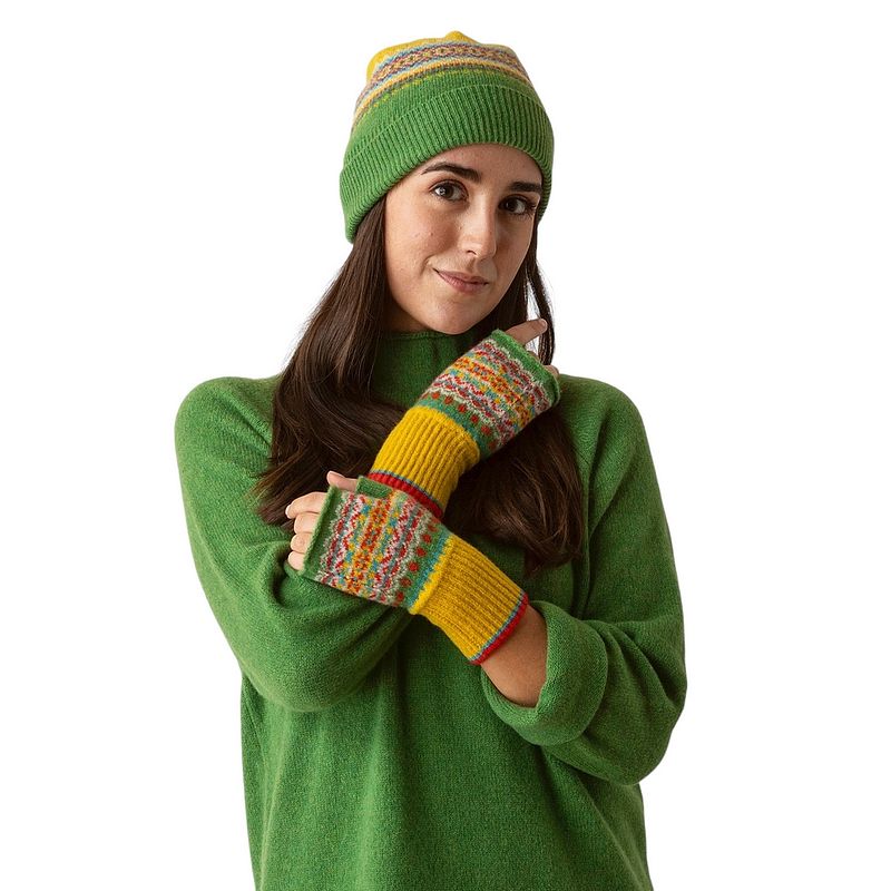 Eribe Knitwear Alloa Open Mitt in Green Lilli on model 1
