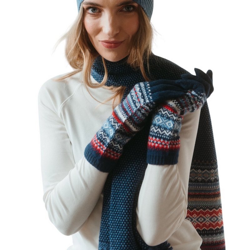 Eribe Knitwear Alpine Glove Blue Morning on model 1