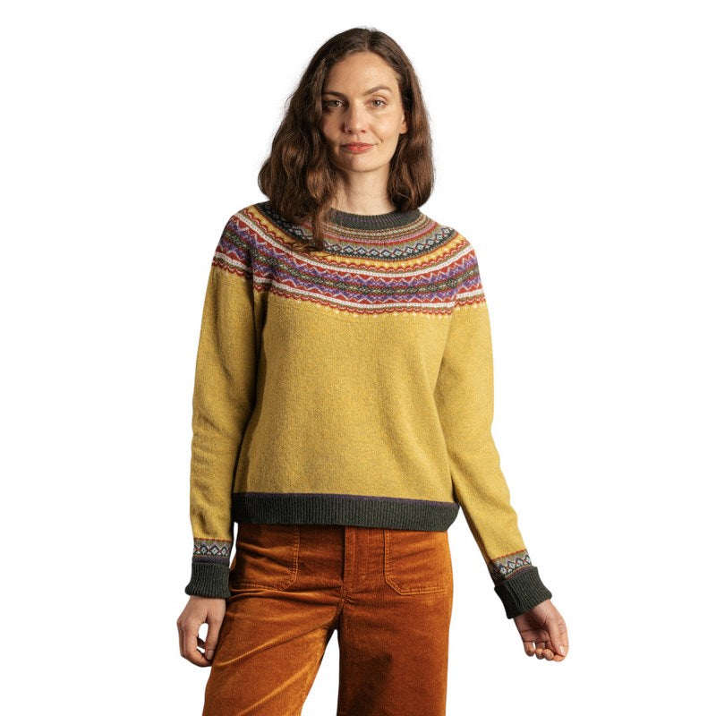 Eribe Knitwear Alpine Short Sweater Findhorn on model front