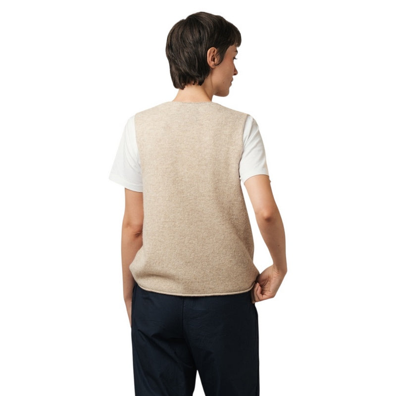 Eribe Knitwear Corry V-Neck Tank Top Vest Linen V4232LINF23 on model rear