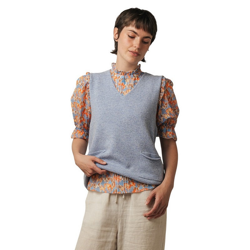 Eribe Knitwear Corry V-Neck Tank Top Vest Pale Lavender V4232PALF23 on model front 2