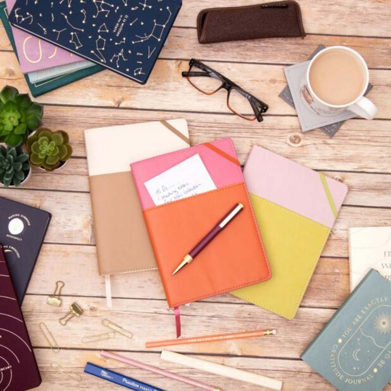 Gentlemen's Hardware Vegan Leather Pocket Journal Pink & Chili PJ-1000EU lifestyle