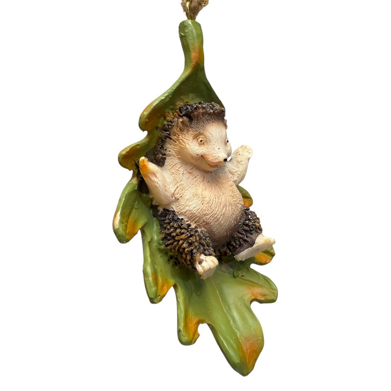 Gisela Graham Resin Hedgehog on Leaf Decoration 16125 detail
