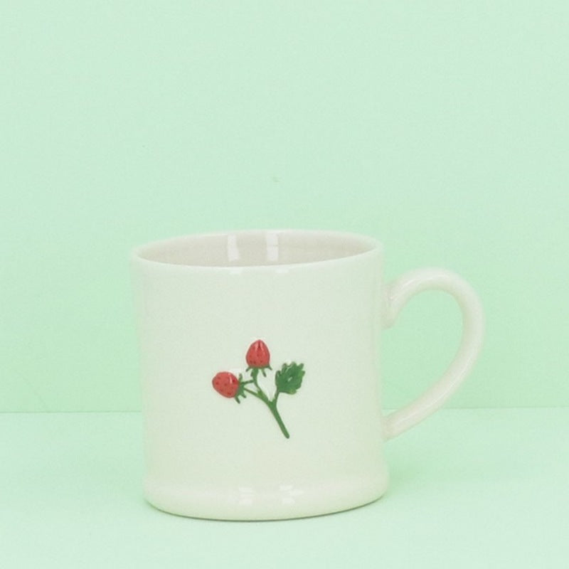 Gisela Graham Strawberries Stoneware Mini Mug 81526 lifestyle