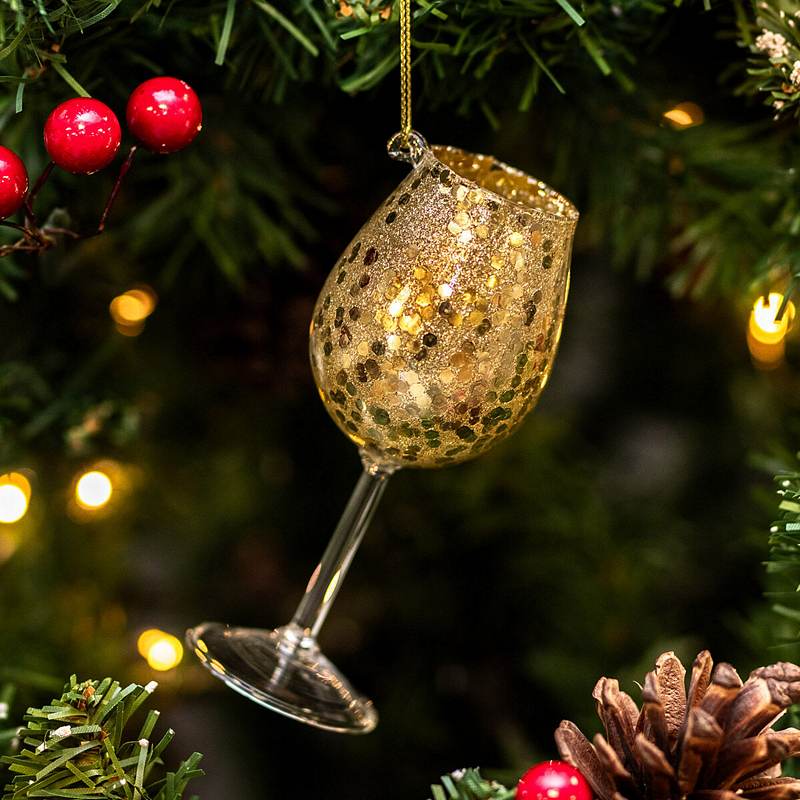 Gisela Graham Gold Wine Glass Decoration 02045 lifestyle