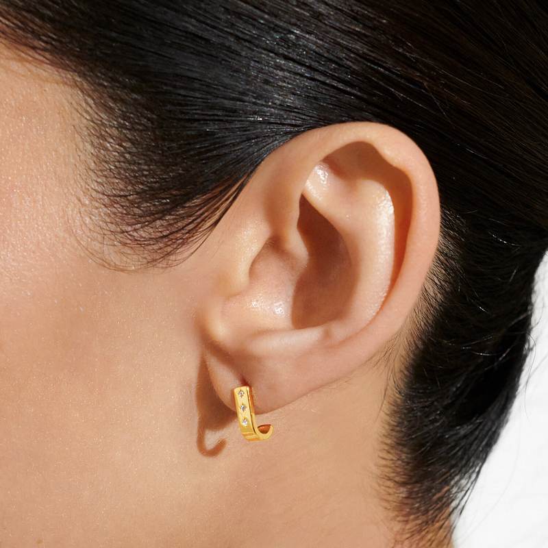 Joma 7731 Style Stories Bar Huggie Earrings Gold-plated on model