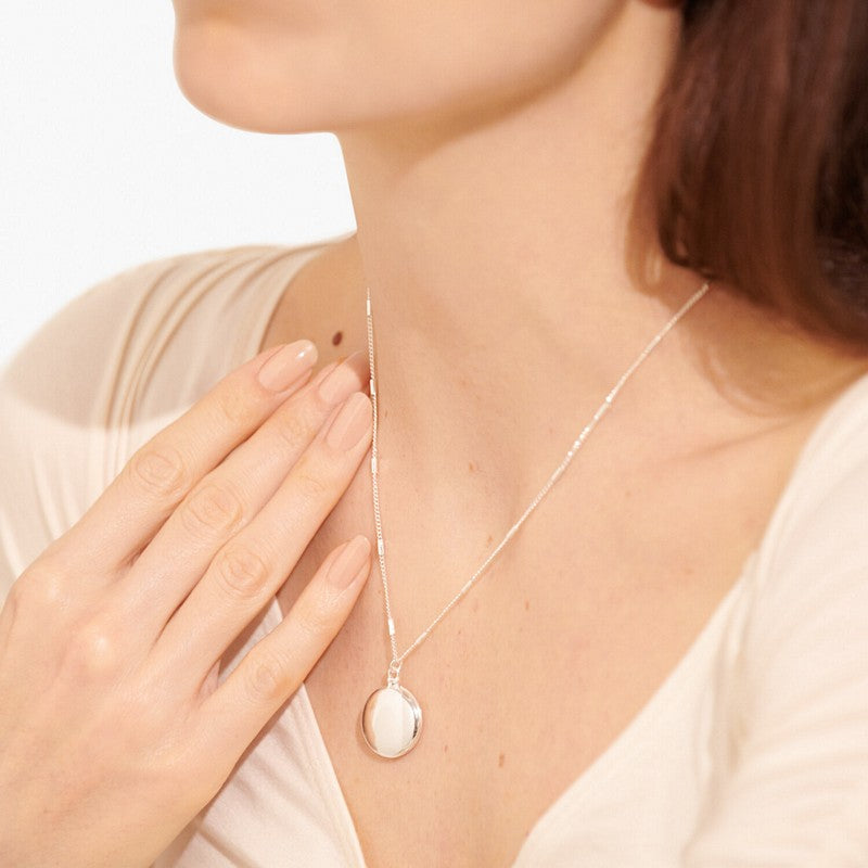 Joma Jewellery 6379 My Moments Silver Minstrel Locket on model