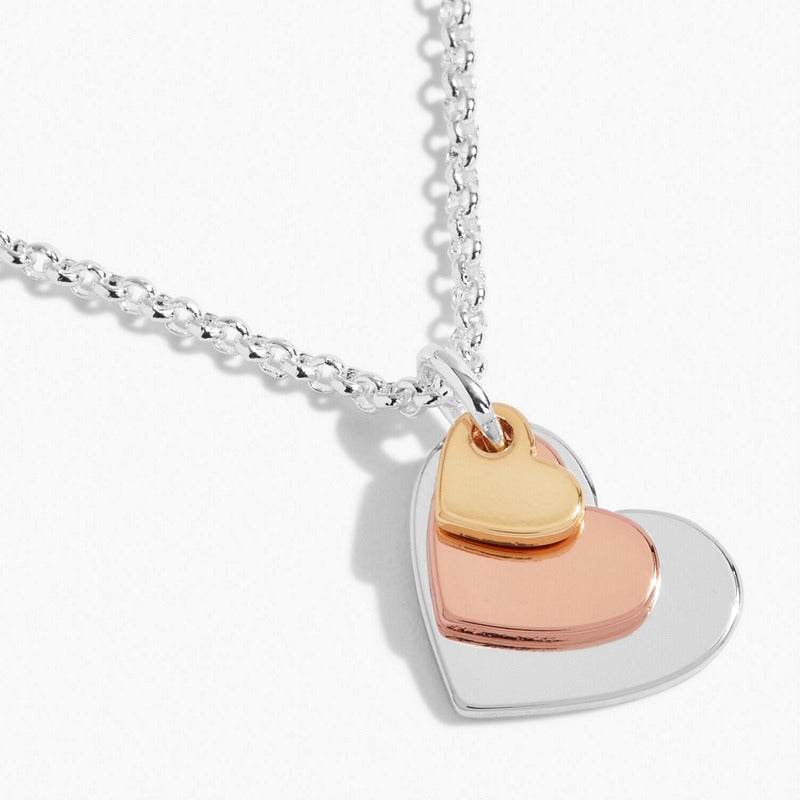 Joma Jewellery 6393 Graduating Hearts Necklace detail