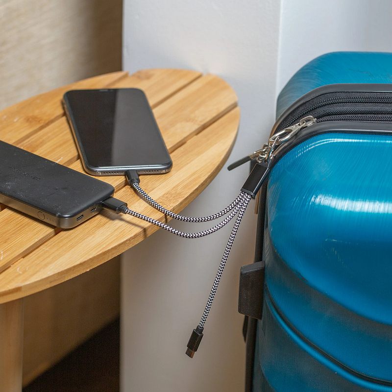 Kikkerland 3-in-1 Charging Keyring US252 lifestyle