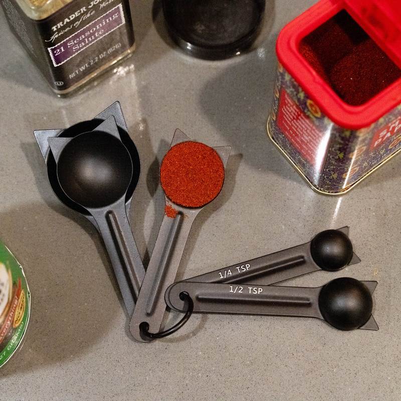 Kikkerland Cat Measuring Spoons CU381 lifestyle