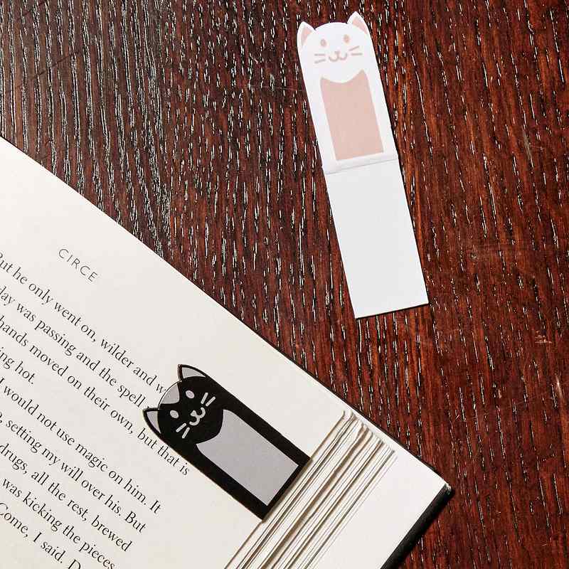 Kikkerland Magnetic Cat Bookmarks ST111 lifestyle