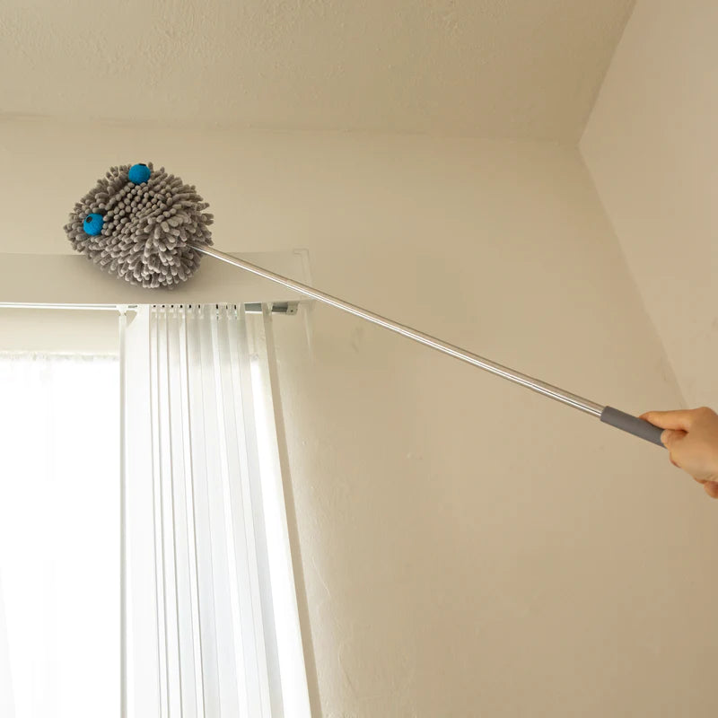 Kikkerland Monster Duster CD675 in use extended