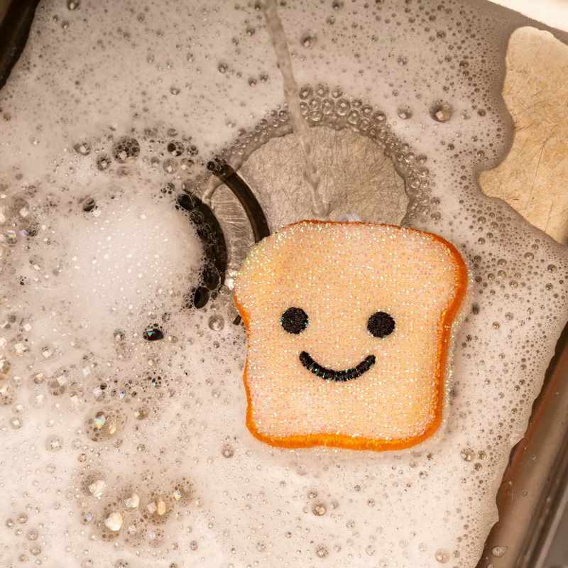 Kikkerland Toast Scrub Sponge Pack of 2 CU380 lifestyle