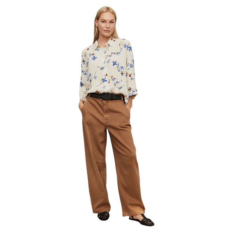 Masai Clothing Povienne Trousers Otter on model 3 front