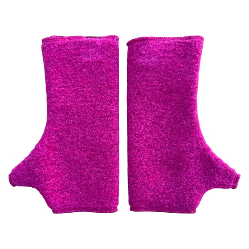 Neirami Clothing Short Wool-blend Gloves in Raspberry front