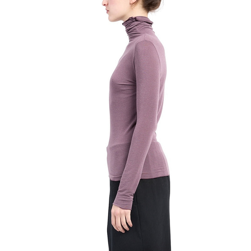 Neirami Turtleneck Long-sleeve T-Shirt Fig T118LN on model side
