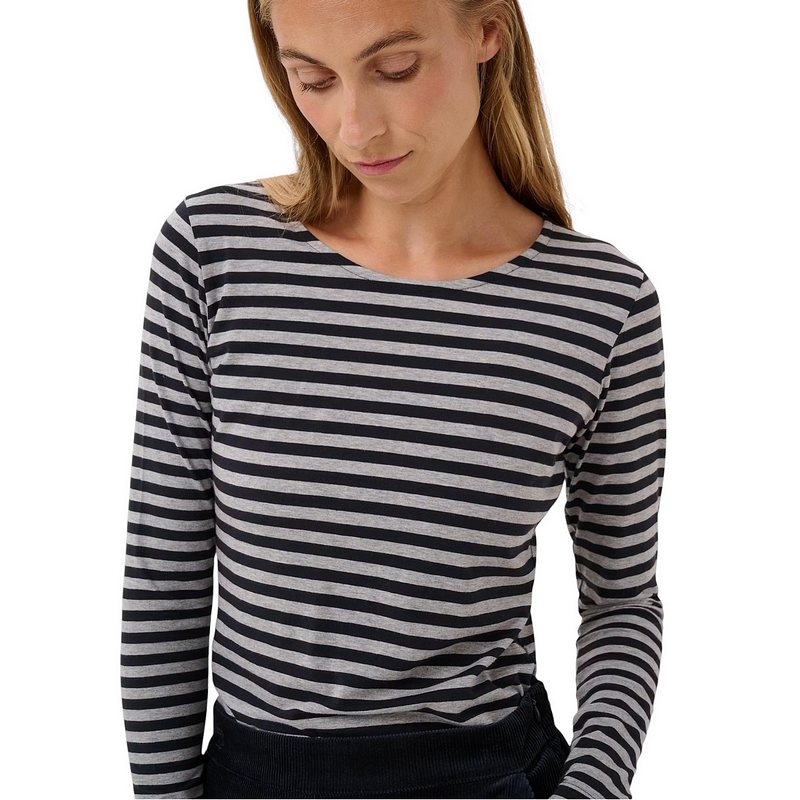 Nemajas Long-sleeve T-Shirt Dark Navy Stripe on model close-up front