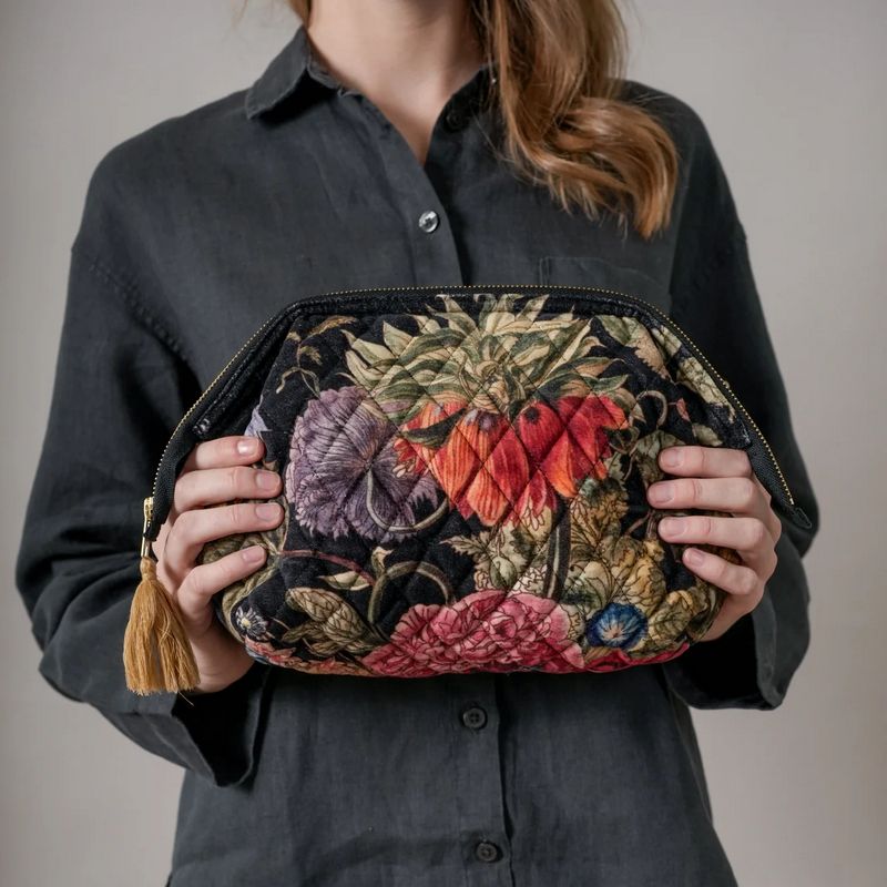 One Hundred Stars Velvet Pouch Primula Black lifestyle