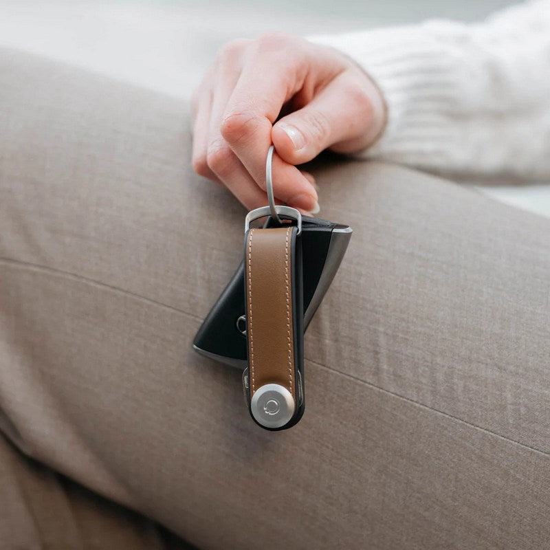 Orbitkey Key Organiser Hybrid Leather Acorn lifestyle 2