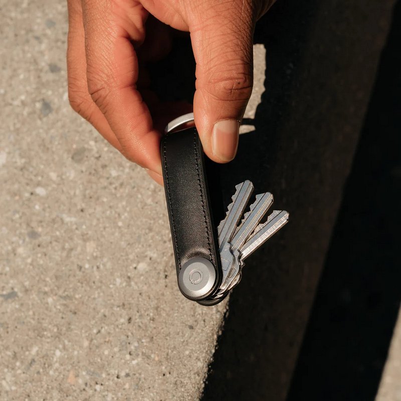 Orbitkey Key Organiser Hybrid Leather in Black lifestyle