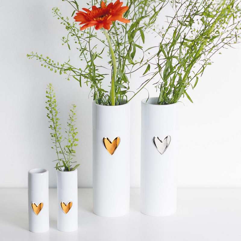 Rader Set of 2 Porcelain Gold Heart Mini Vases 14276 lifestyle