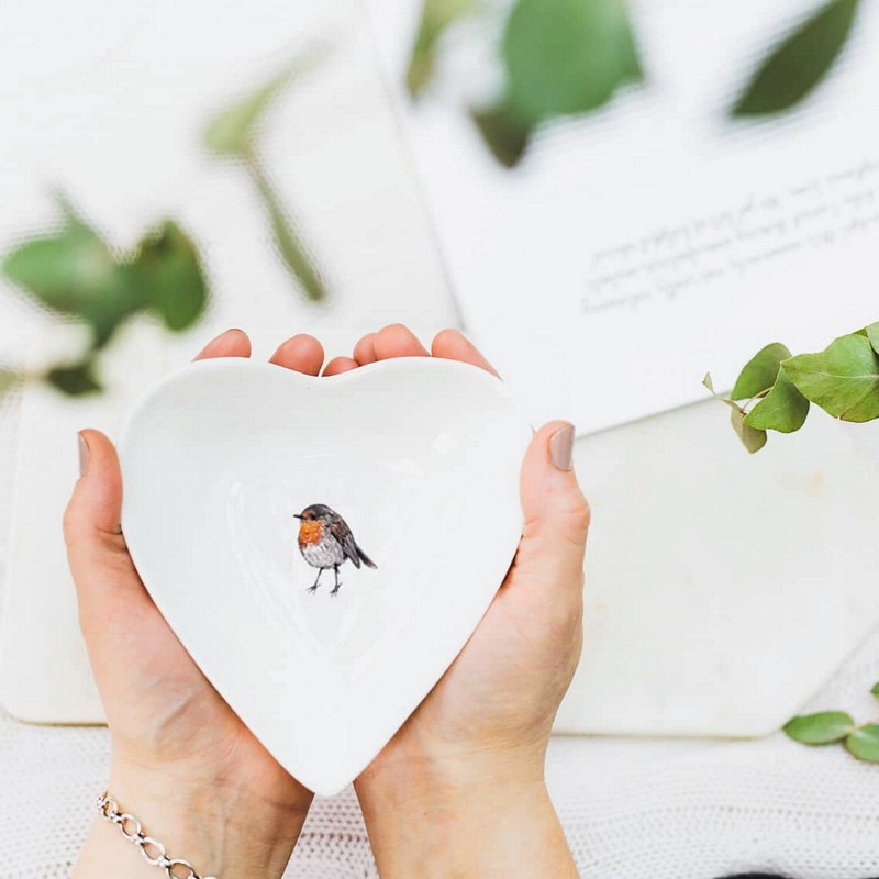Toasted Crumpet Designs Robin Boxed Heart Dish FOD07 lifestyle