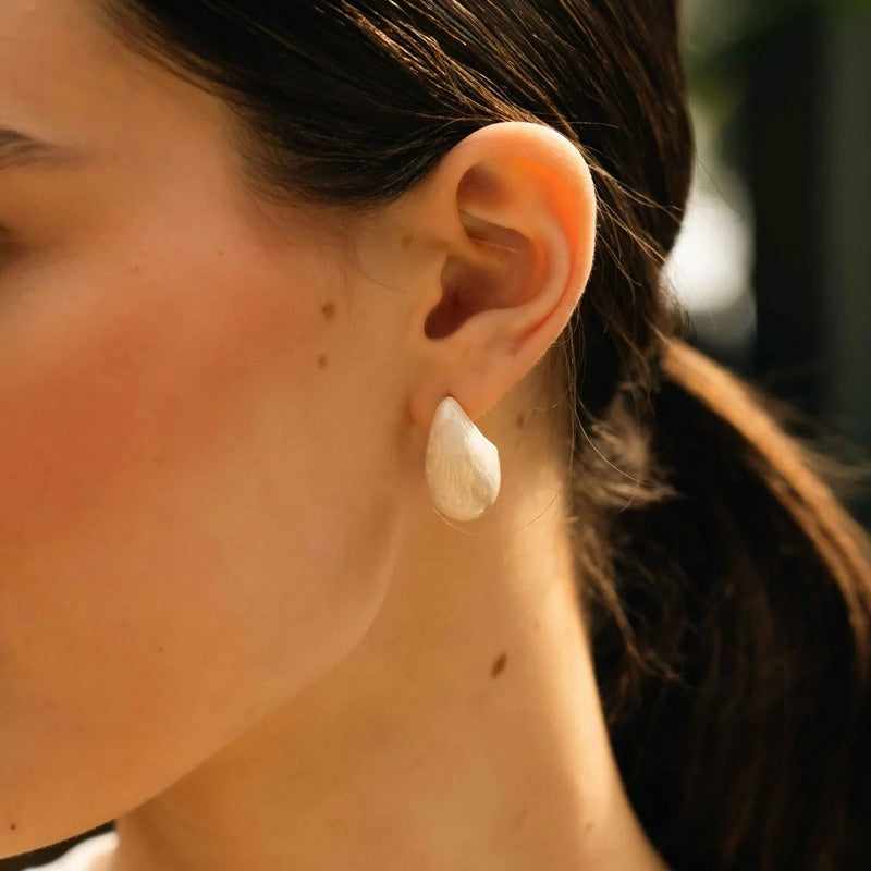 Tutti & Co Hush Earrings Pearl Shimmer Enamel Gold EA620G on model 1