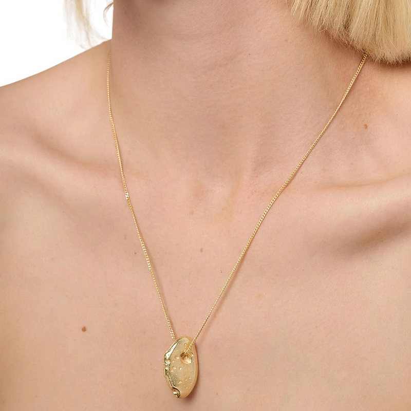 Tutti & Co Jewellery Fossil Necklace Gold NE798G model