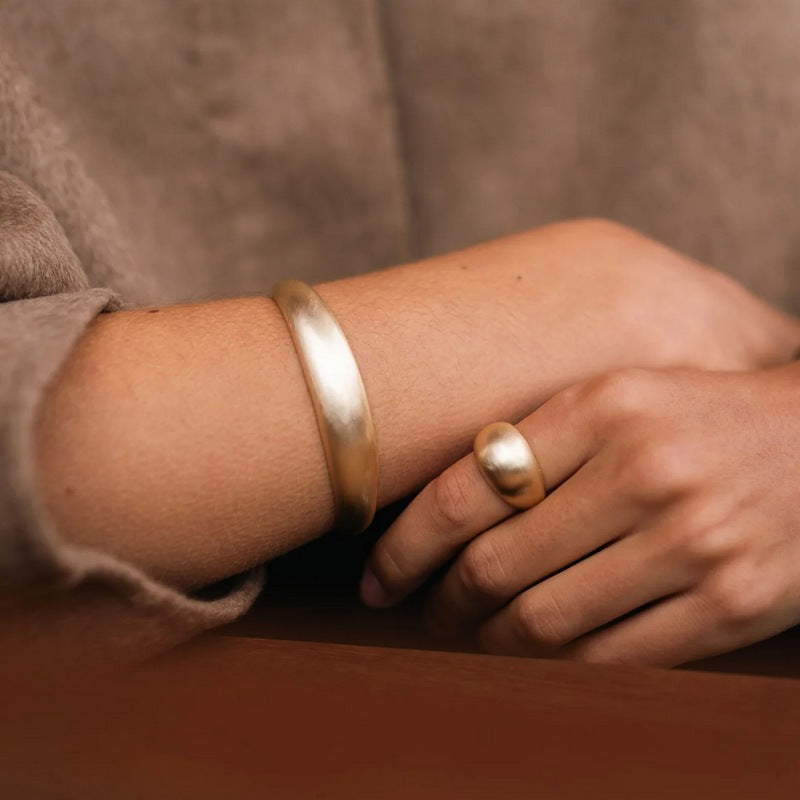 Tutti & Co Jewellery Hush Bangle Gold BR625G on model 1