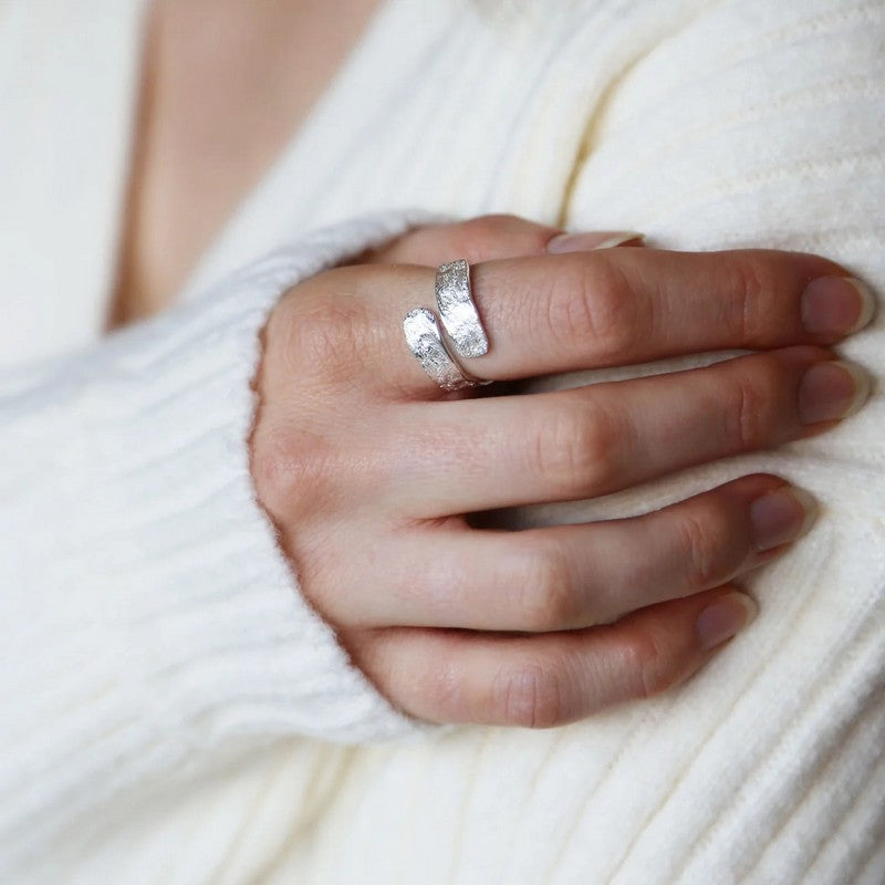 Tutti & Co Jewellery Myth Ring Silver RN319S on model 1