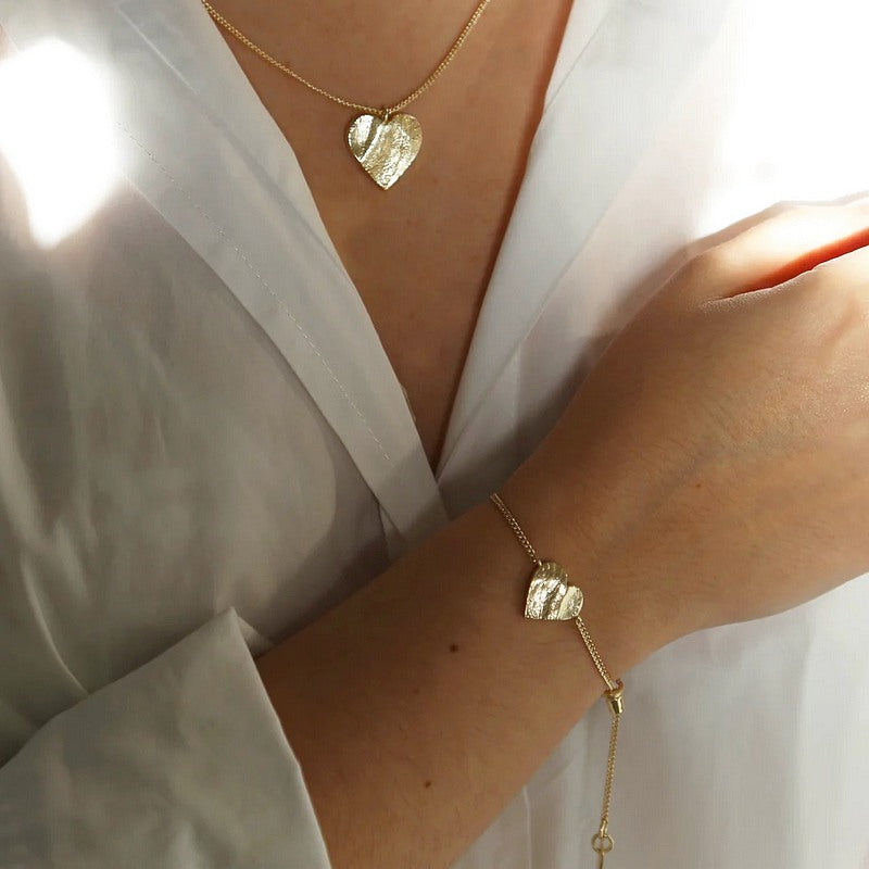Tutti & Co Jewellery Sweetheart Bracelet in Gold BR582G on model with necklace