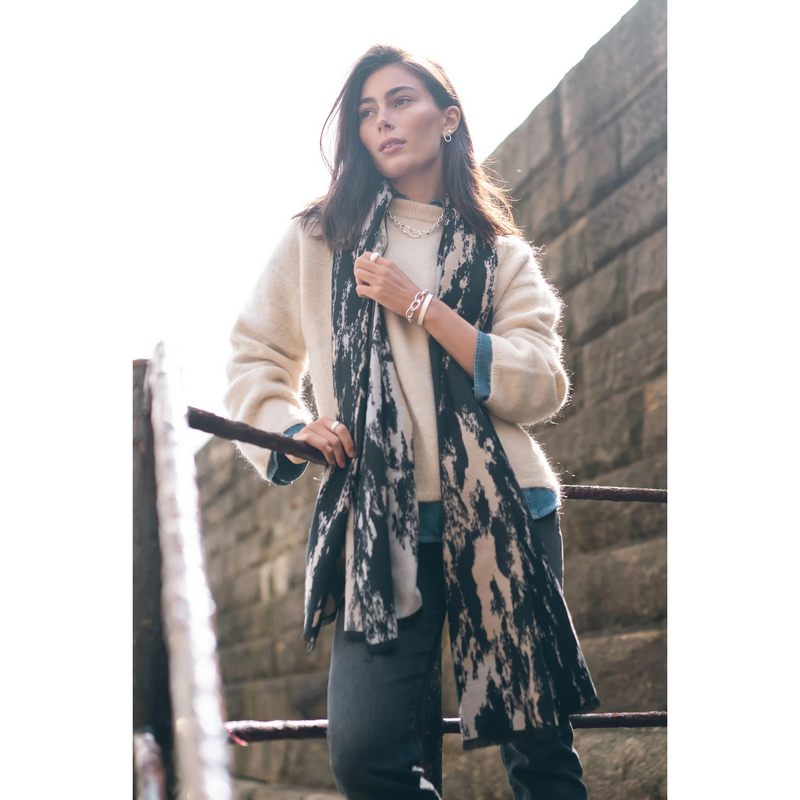 Tutti & Co Offshore Scarf S381 on model lifestyle