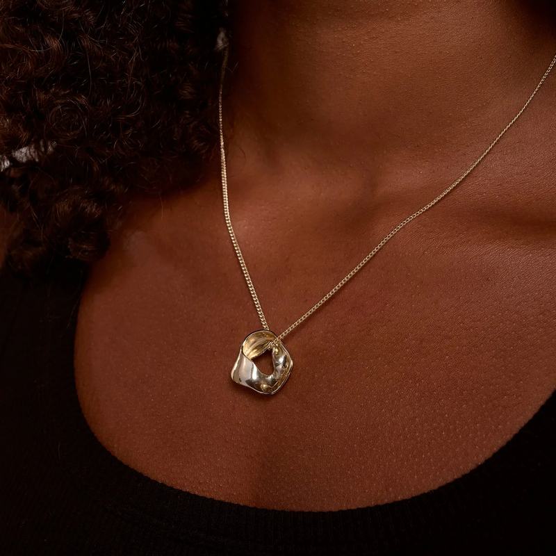 Tutti & Co Soho Pendant Necklace Gold NE738G model