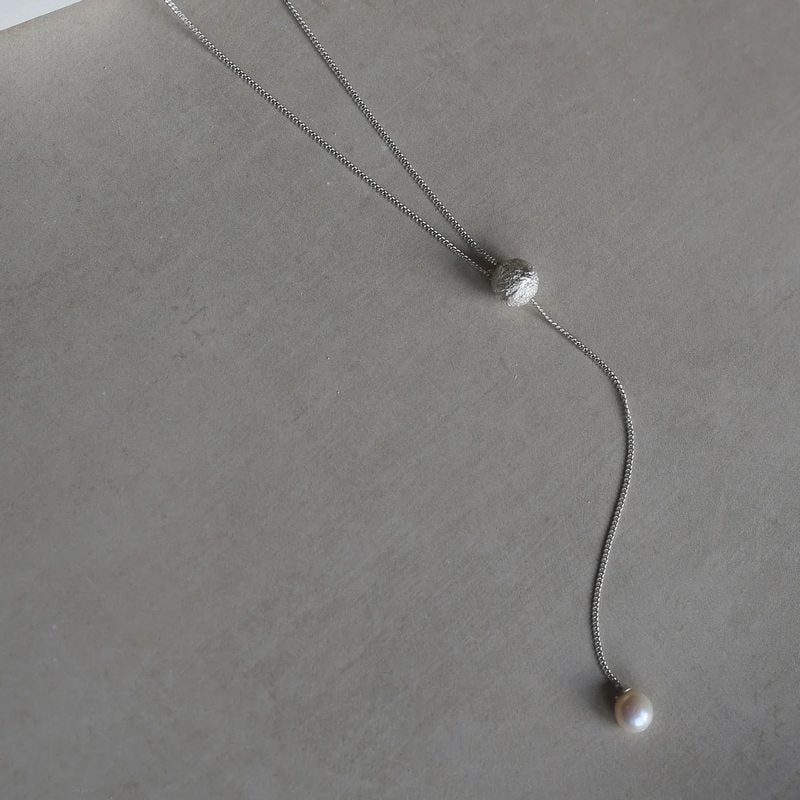 Tutti & Co Tidal Necklace Silver NE692S on stone
