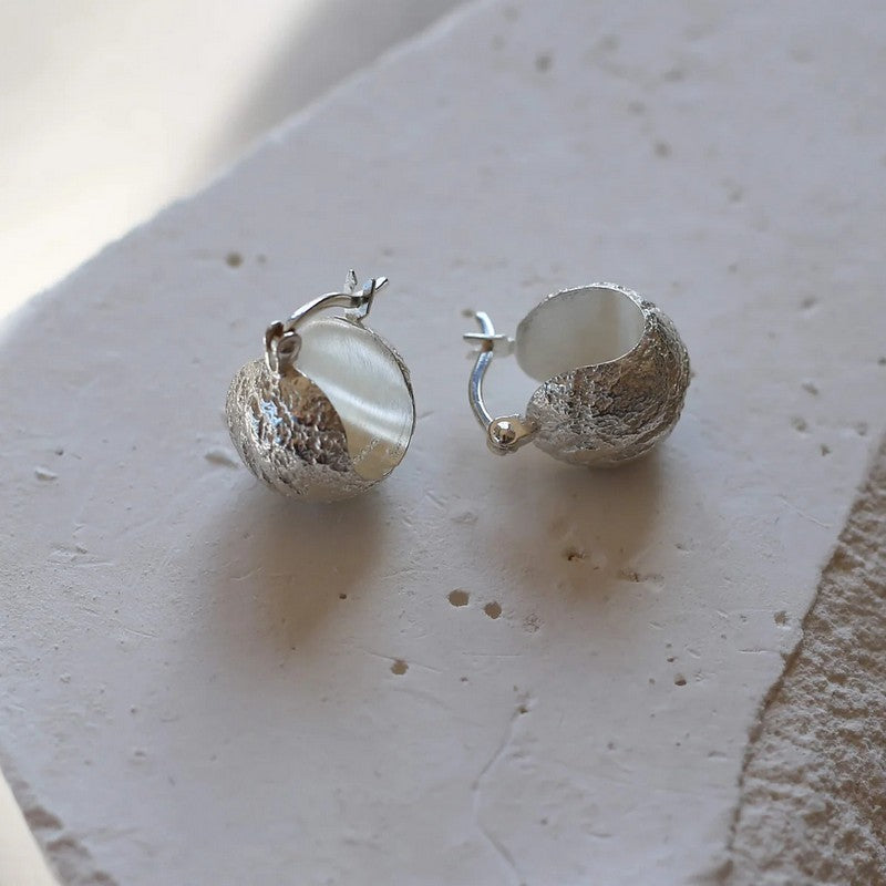 Tutti & Co Treasure Earrings Silver EA614S on stone