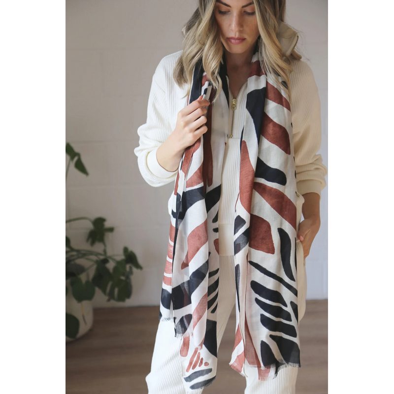 Tutti & Co Tribe Scarf S371on model 2