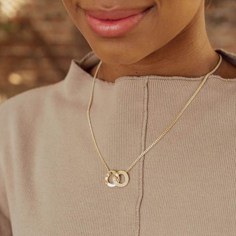 Tutti & Co Unity Necklace Gold NE694G on model 1