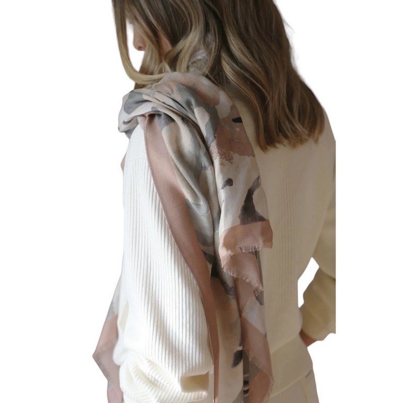 Tutti & Co Wilderness Scarf S370 on model back