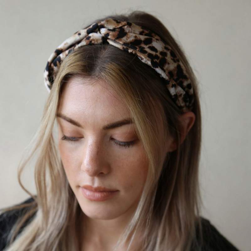 Jasper Twist Headband HB27 on model