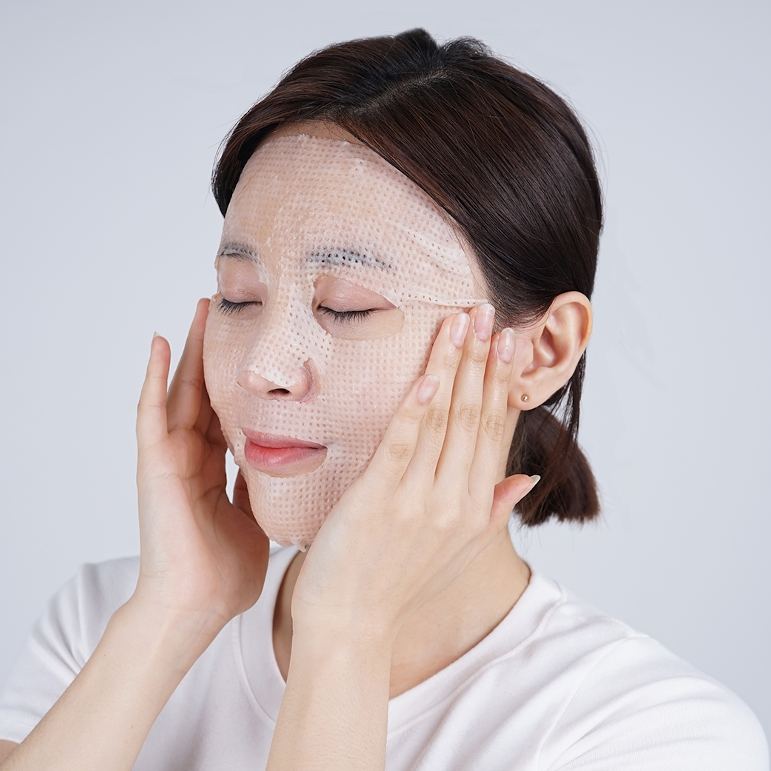 Kocostar Waffle Mask Honey on model