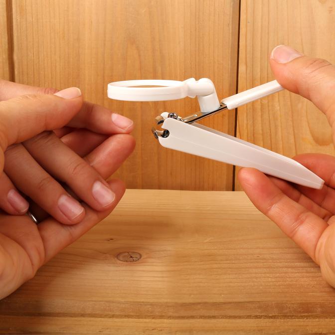 Magnifying Nail Clippers MN73 in use